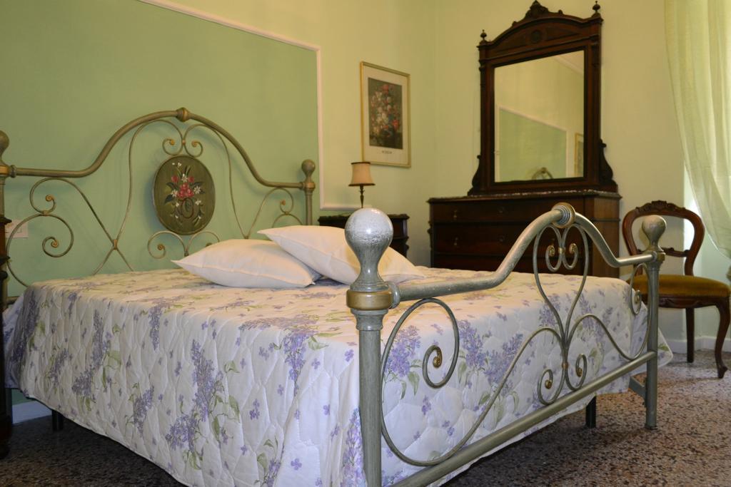 Corte Palazzo Picedi Benettini Bed & Breakfast Sarzana Phòng bức ảnh