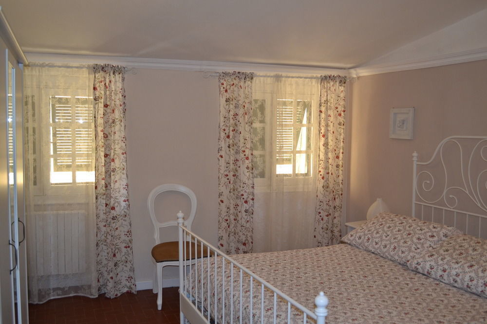 Corte Palazzo Picedi Benettini Sarzana Ngoại thất bức ảnh